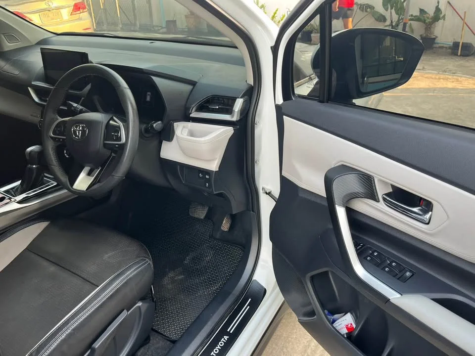 2023 Toyota Veloz III 2