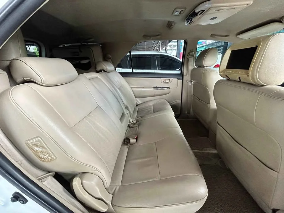 2010 Toyota Fortuner I 3