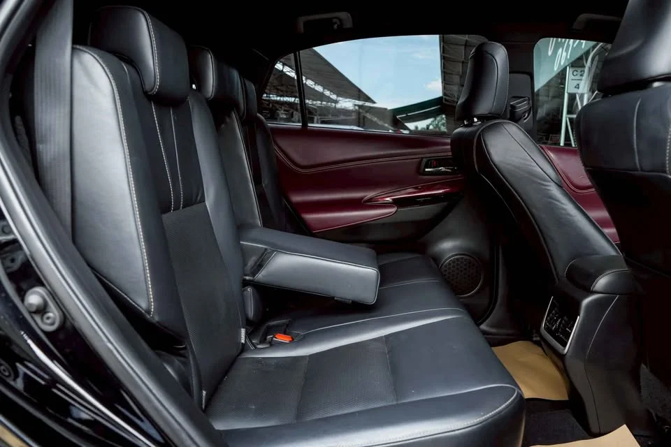 2014 Toyota Harrier III 2