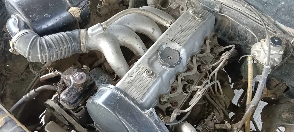 1990 Mitsubishi Triton II 2