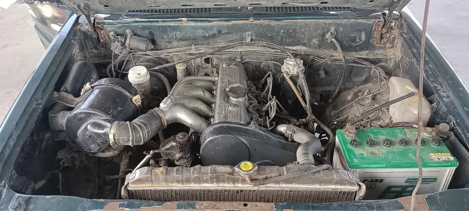 1990 Mitsubishi Triton II 3