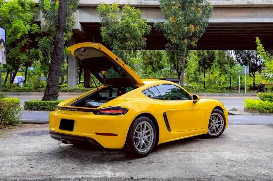 2017 Porsche 718 Boxster and Cayman IV 3