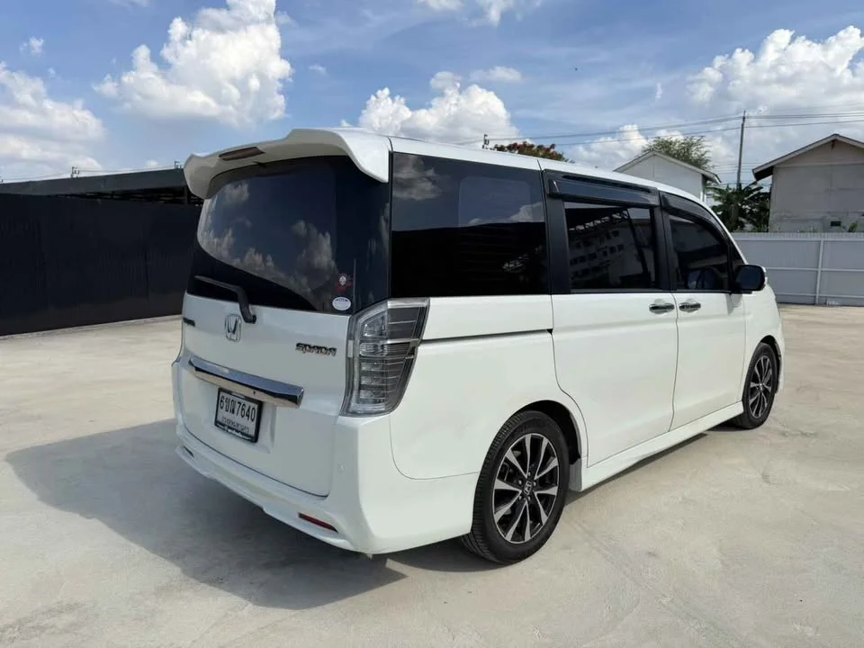 2013 Honda Stepwgn IV 3