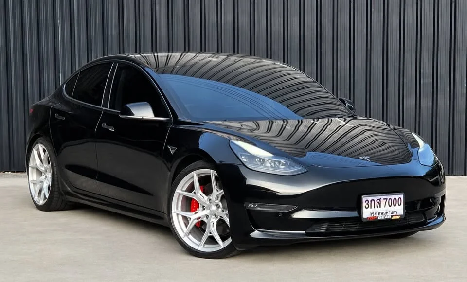 2023 Tesla Model 3 2