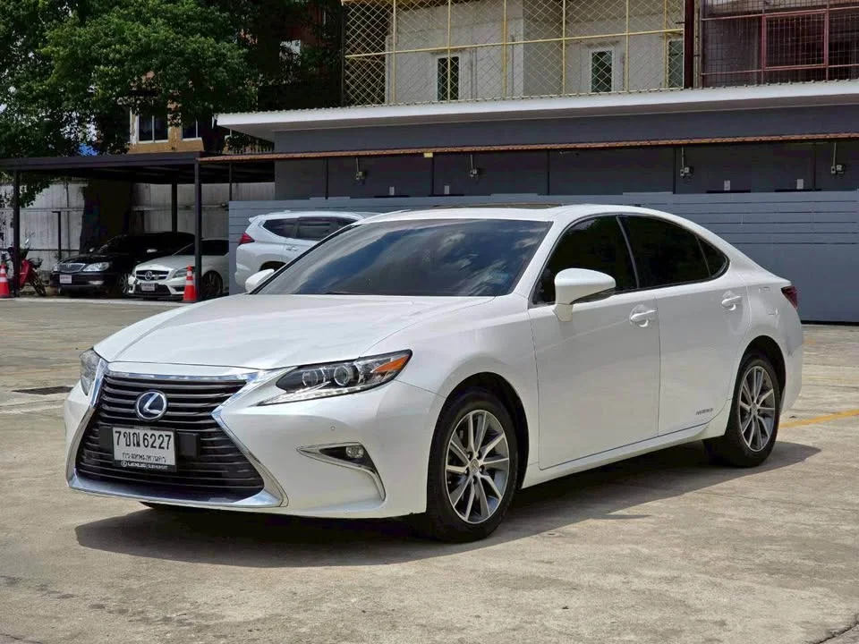 2015 Lexus ES VI 2