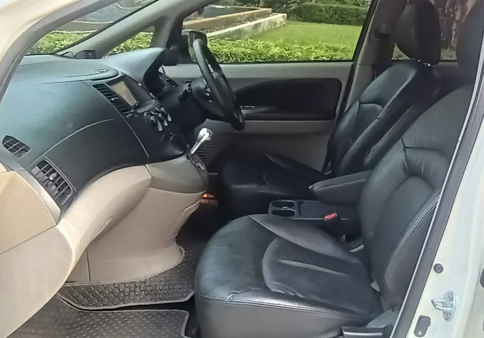 2010 Mitsubishi Space Wagon IV 2
