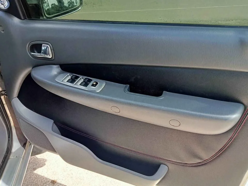 2004 Mazda 2500 Fighter V 2