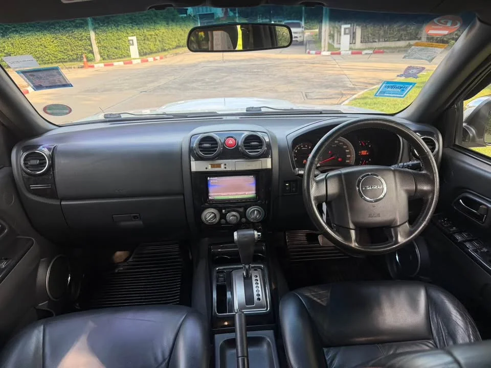 2013 Isuzu MU-7 2