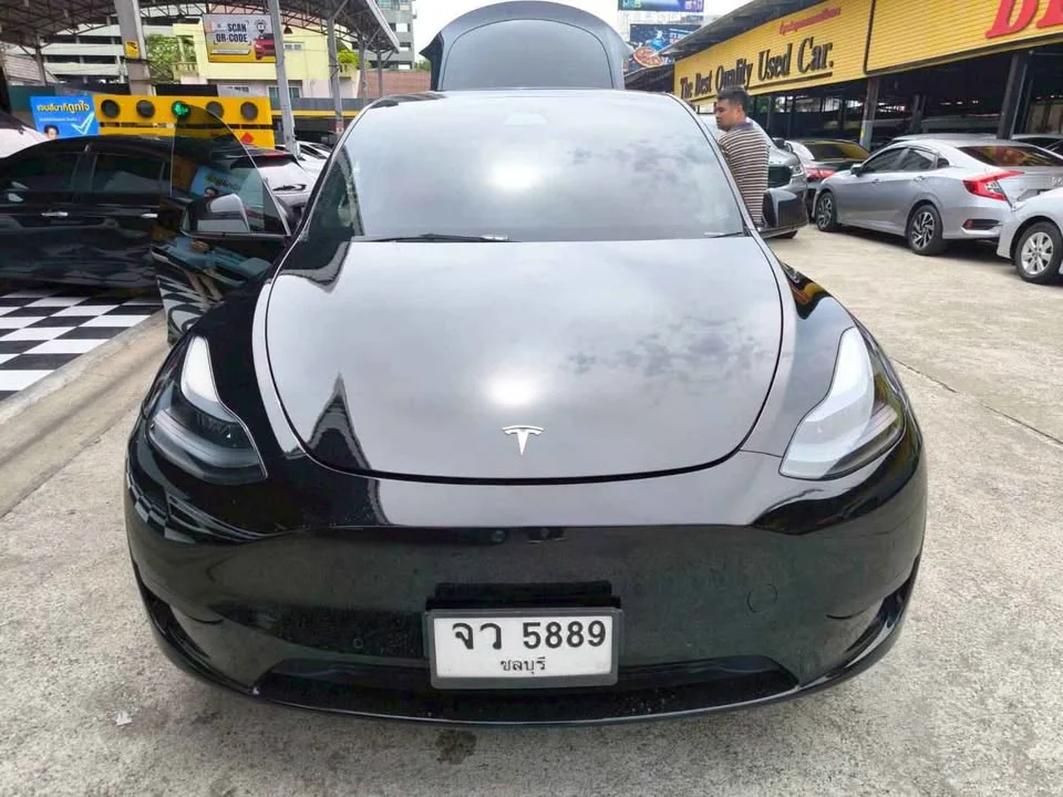 2023 Tesla Model Y 2
