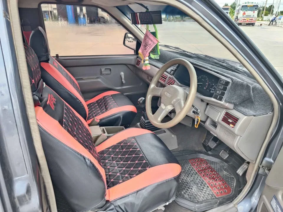 1995 Isuzu TFR III 2