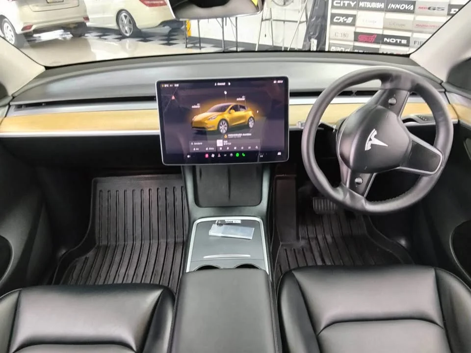 2023 Tesla Model Y 2