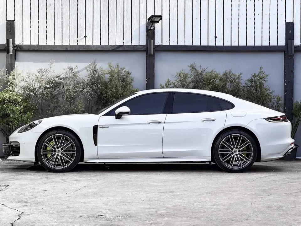 2017 Porsche Panamera II 2