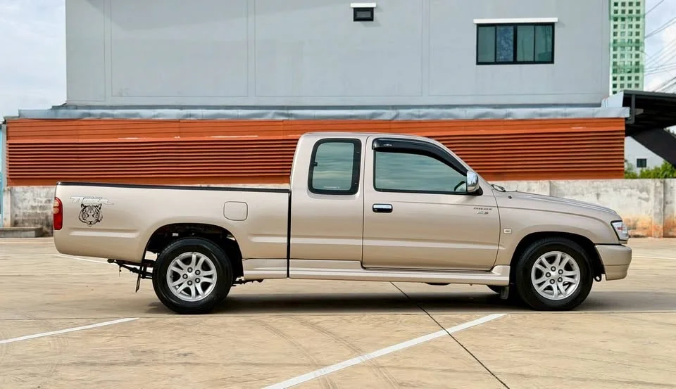 2003 Toyota Hilux Tiger VI 3
