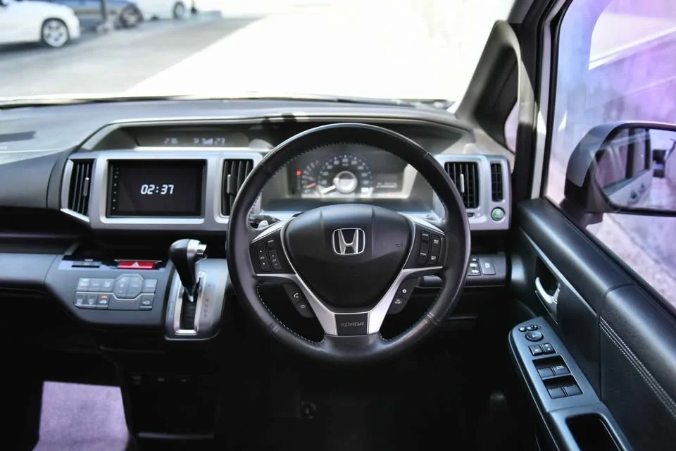 2015 Honda Stepwgn IV 3