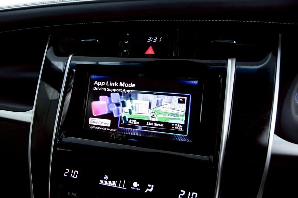 2014 Toyota Harrier III 2