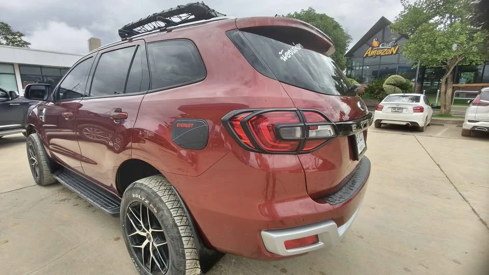 2015 Ford Everest II 2