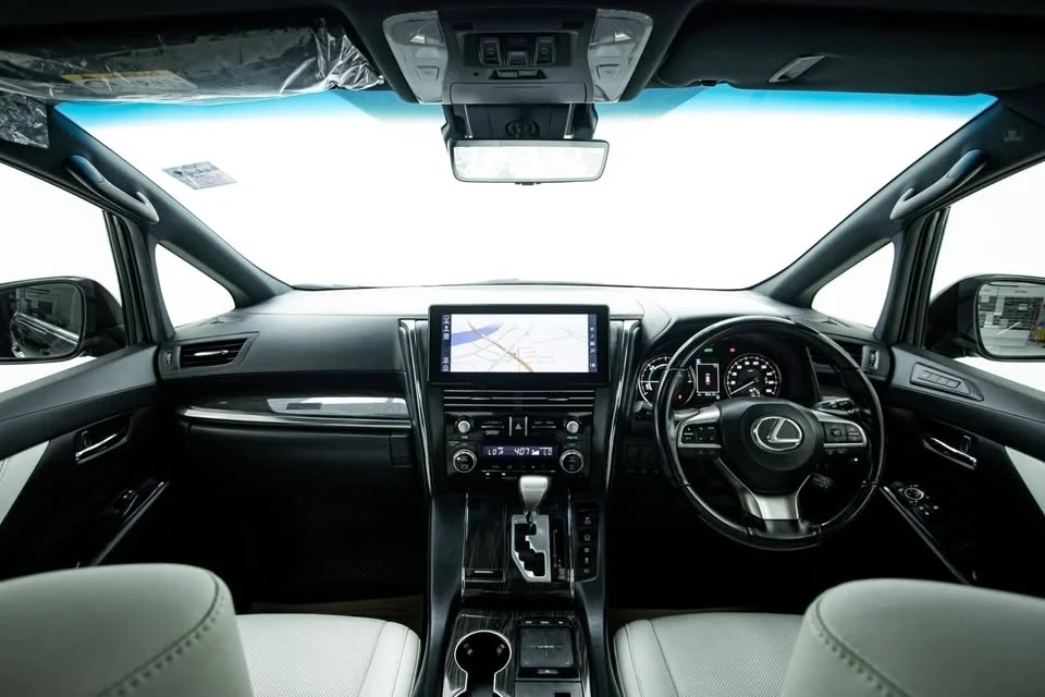 2021 Lexus LM I 3