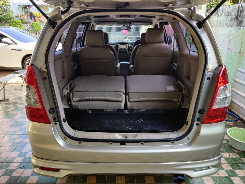 2013 Toyota Innova I 2