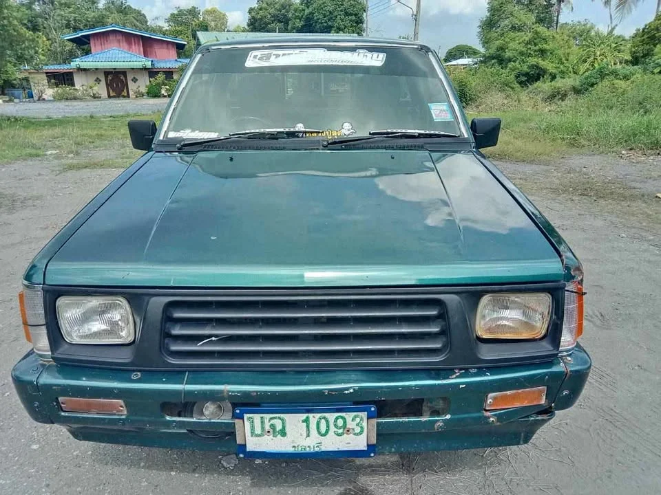1990 Mitsubishi Triton II 2