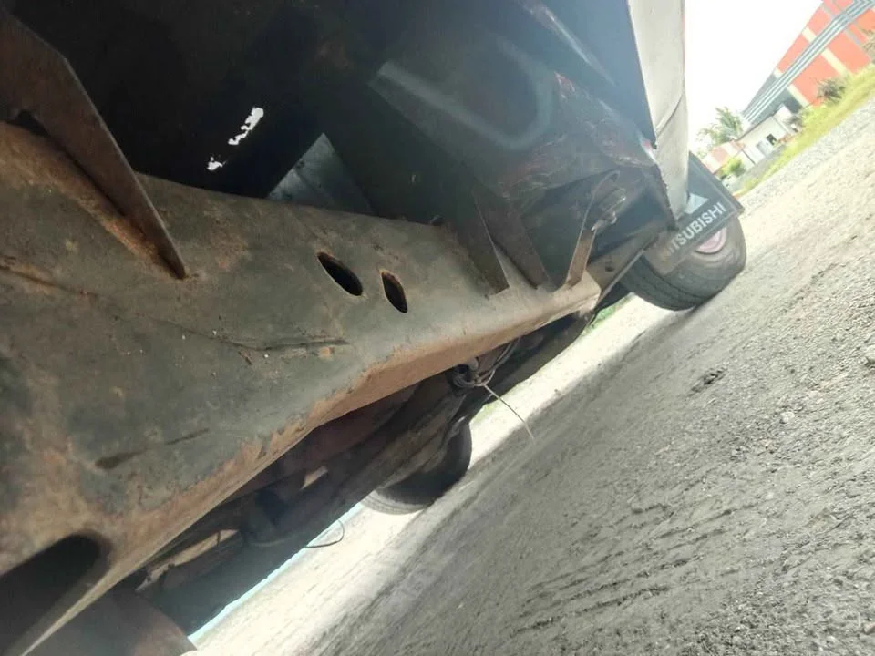 1990 Mitsubishi Triton II 3