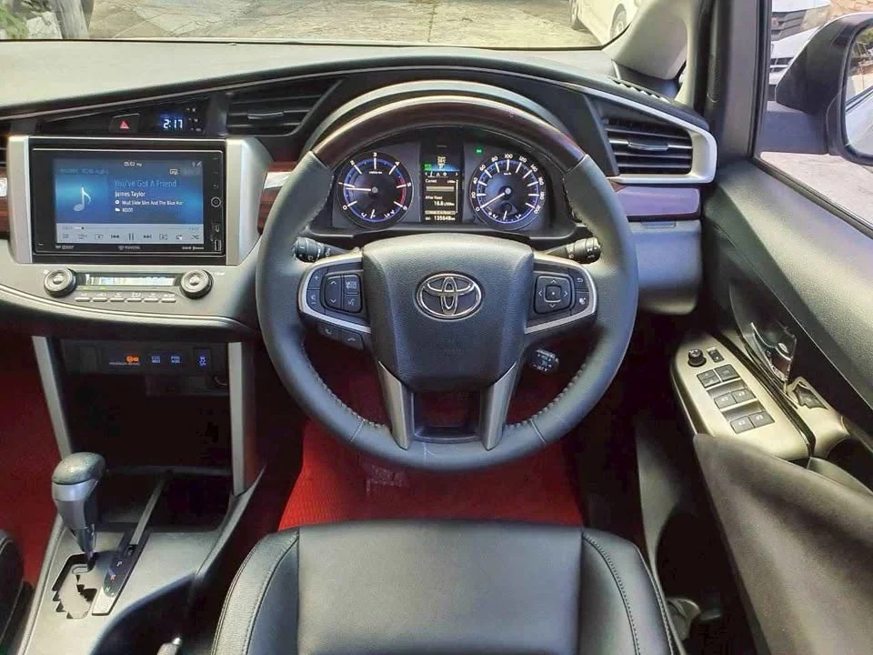 2017 Toyota Innova II 2