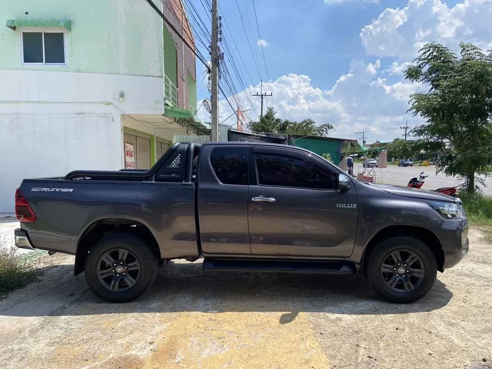 2020 Toyota Hilux VIII 2