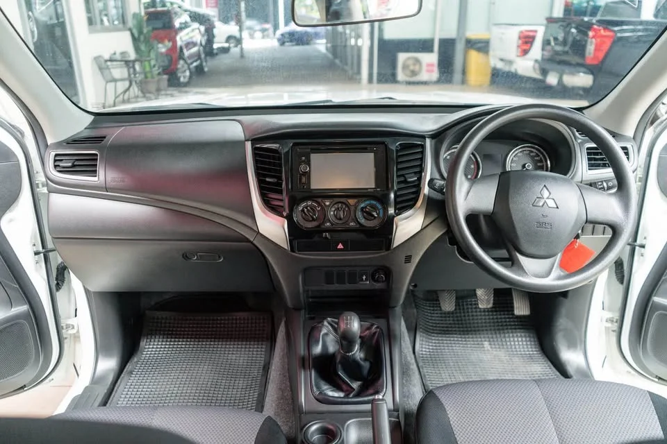 2022 Mitsubishi Triton V 3