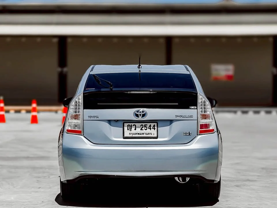 2011 Toyota Prius III 3