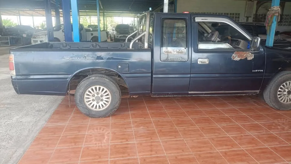 1993 Isuzu TFR III 2