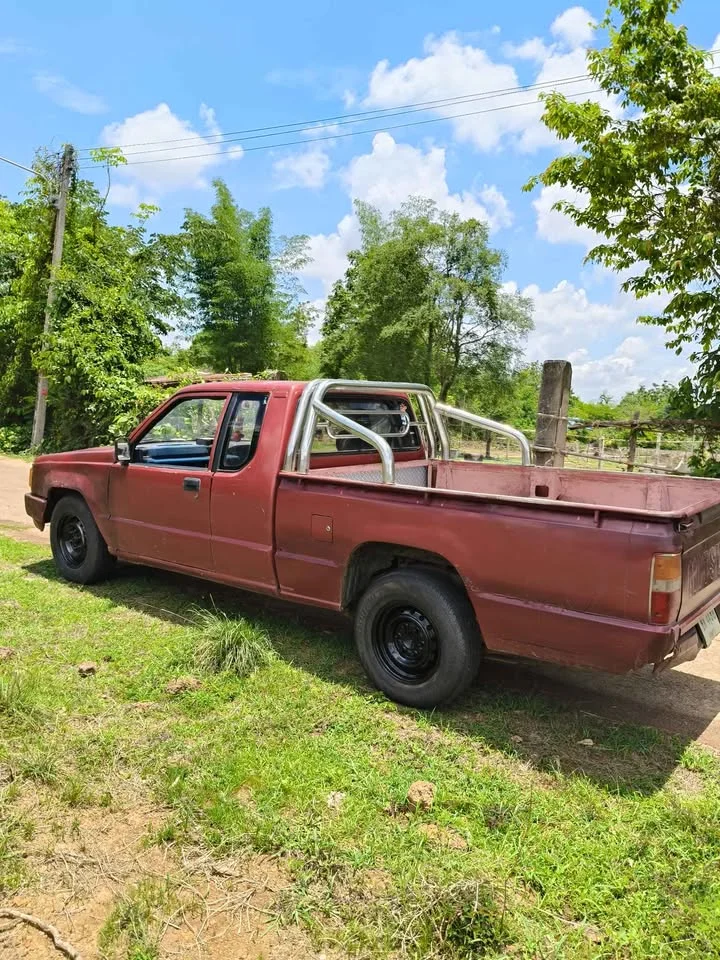 1991 Mitsubishi Triton II 2
