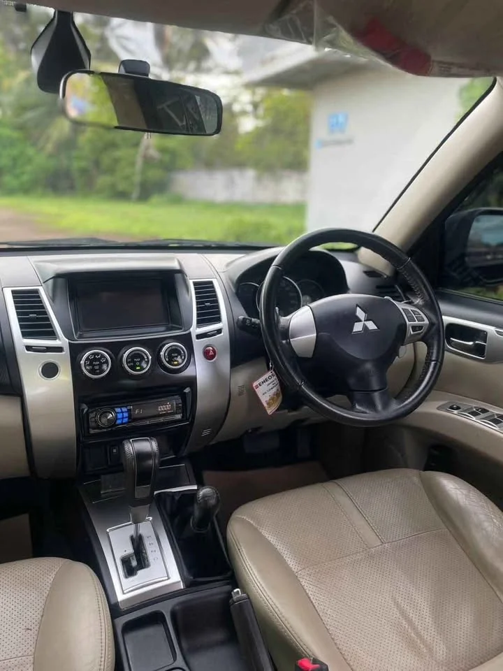 2013 Mitsubishi Pajero Sport II 2