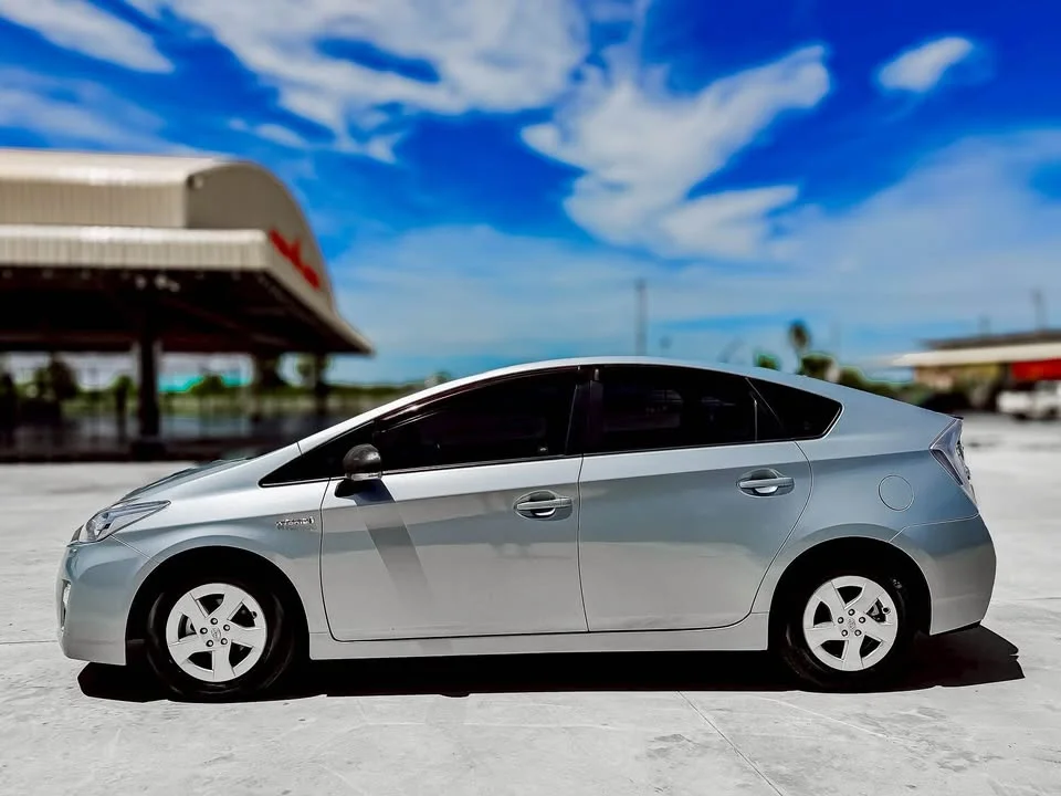 2011 Toyota Prius III 3