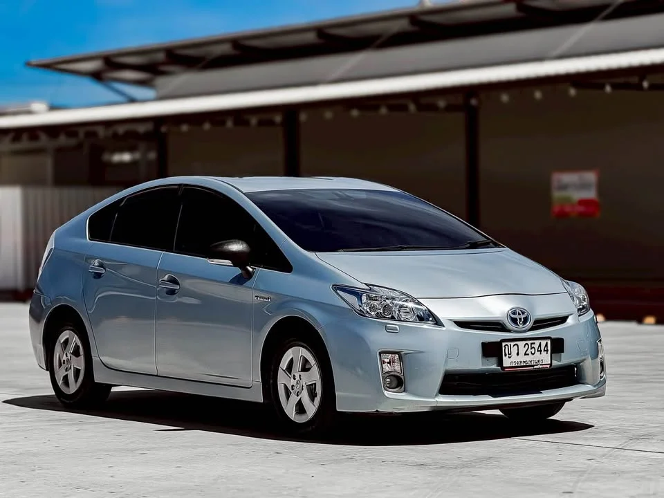 2011 Toyota Prius III 2