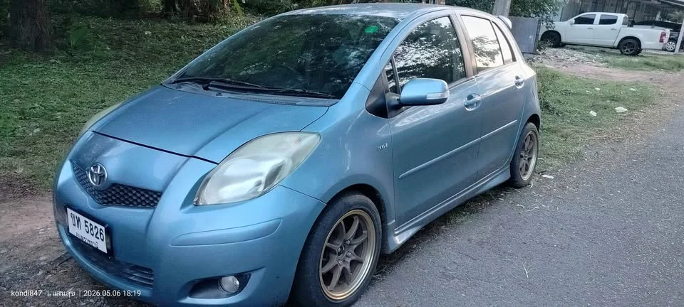2010 Toyota Yaris II 2