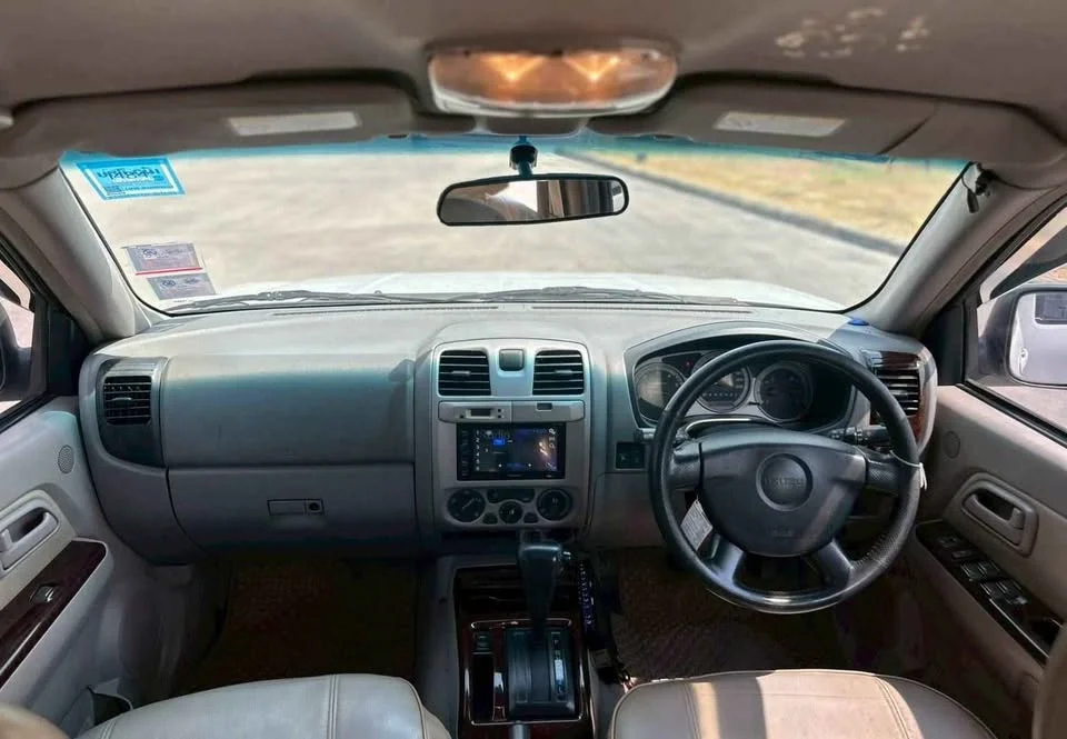 2005 Isuzu MU-7 3