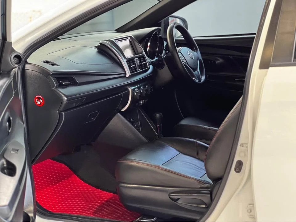 2014 Toyota Yaris III 2