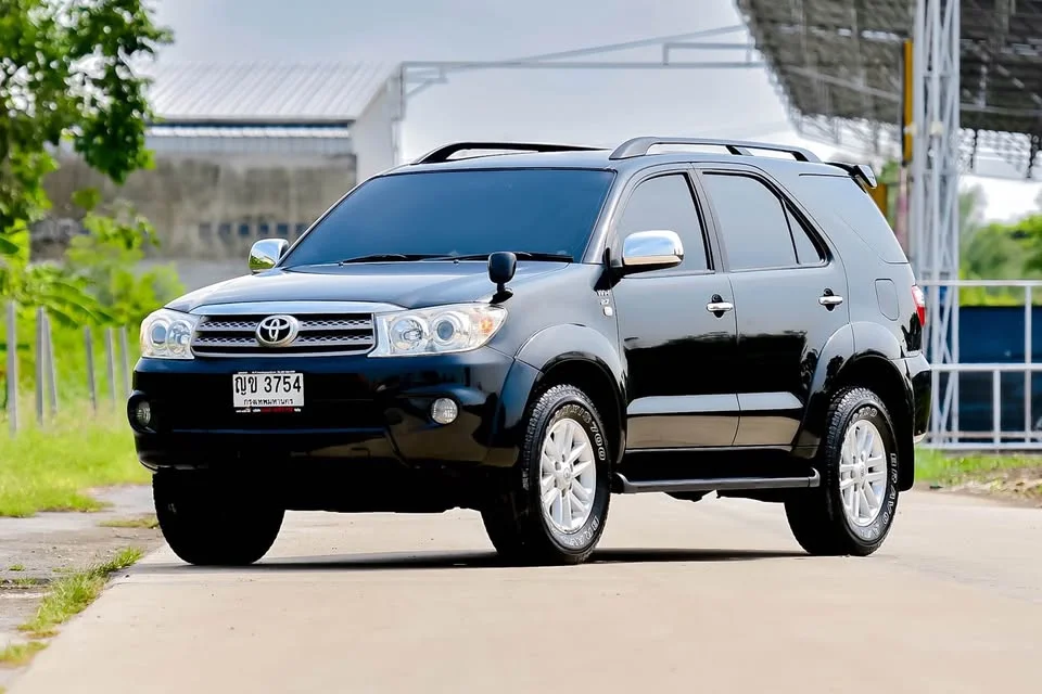 2011 Toyota Fortuner I 3