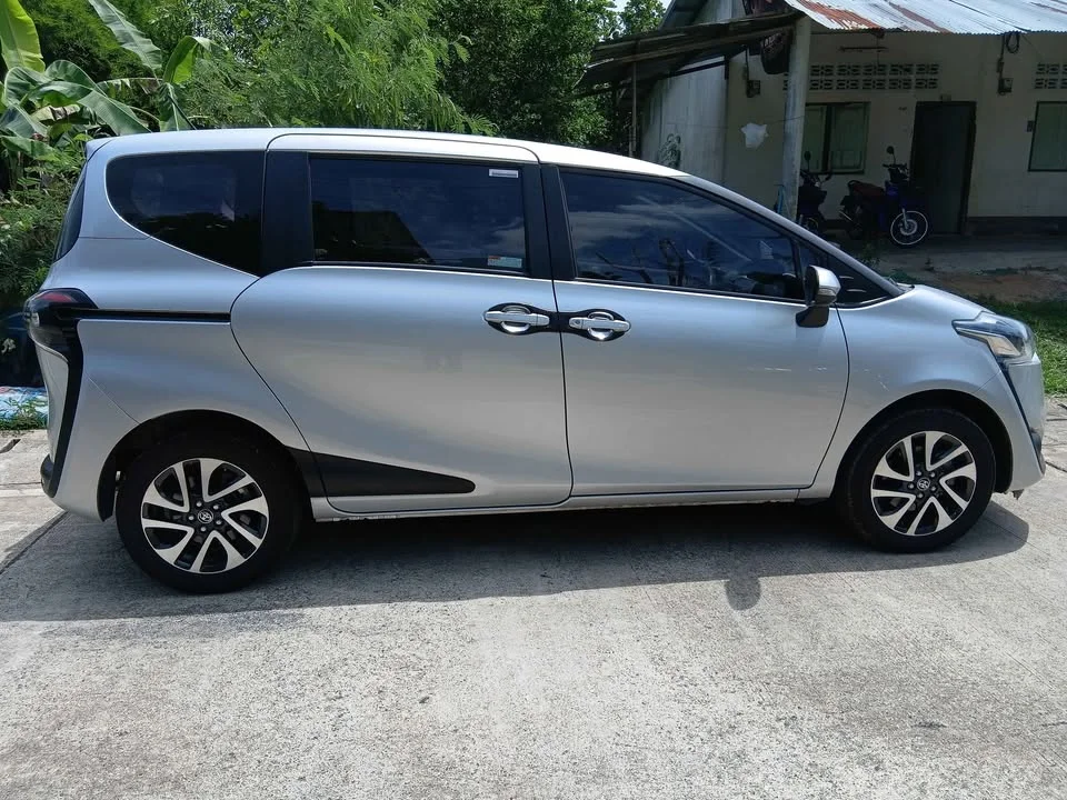 2019 Toyota Sienta II 3