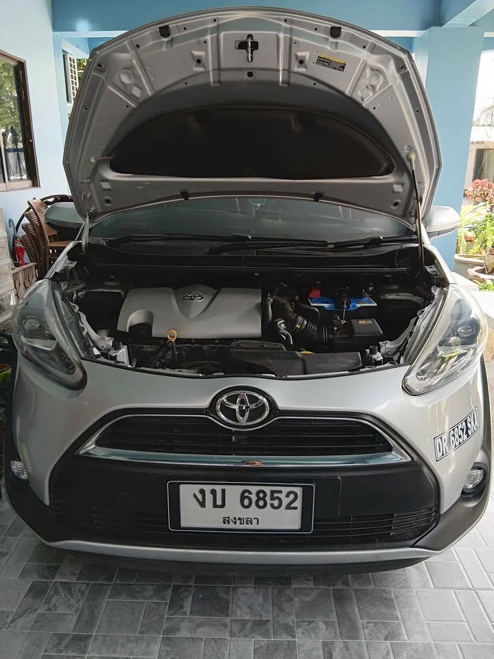 2019 Toyota Sienta II 2
