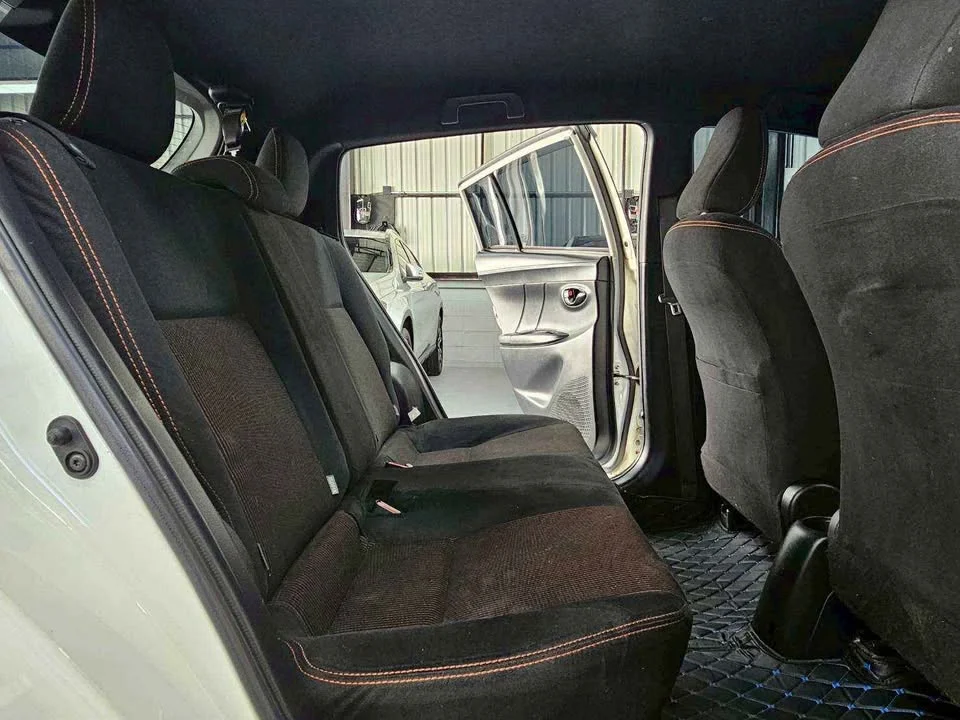 2015 Toyota Yaris III 2