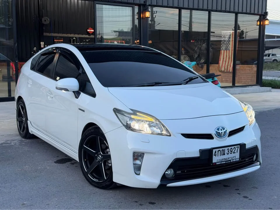 2013 Toyota Prius III 3