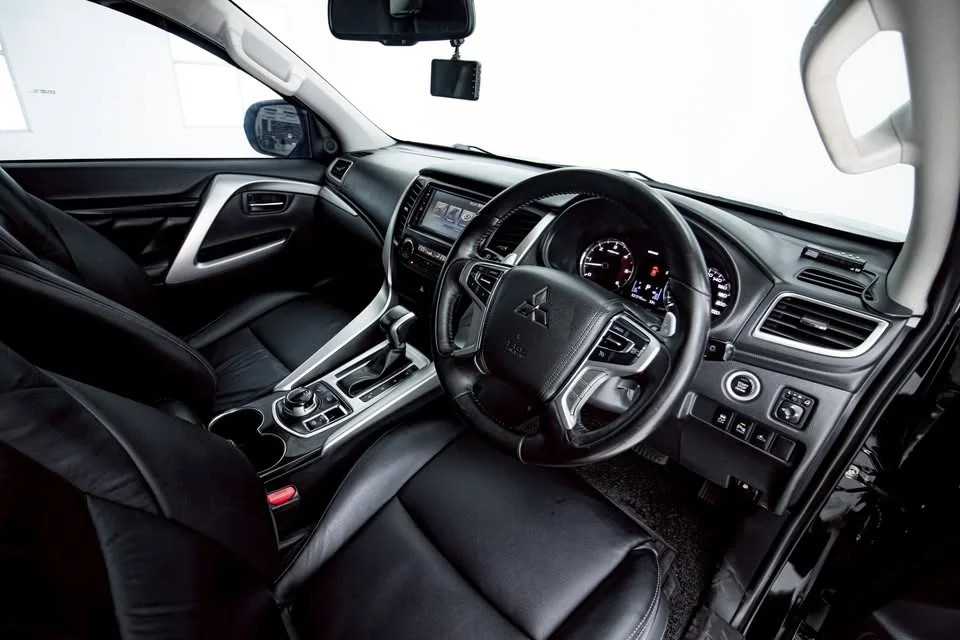 2017 Mitsubishi Pajero Sport III 2