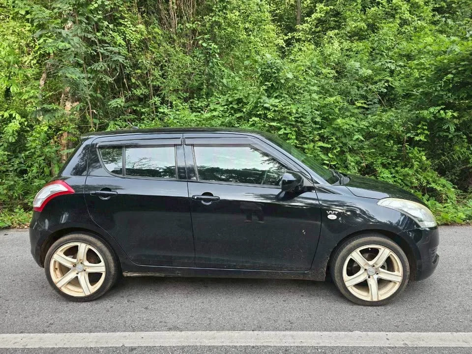 2013 Suzuki Swift II 3