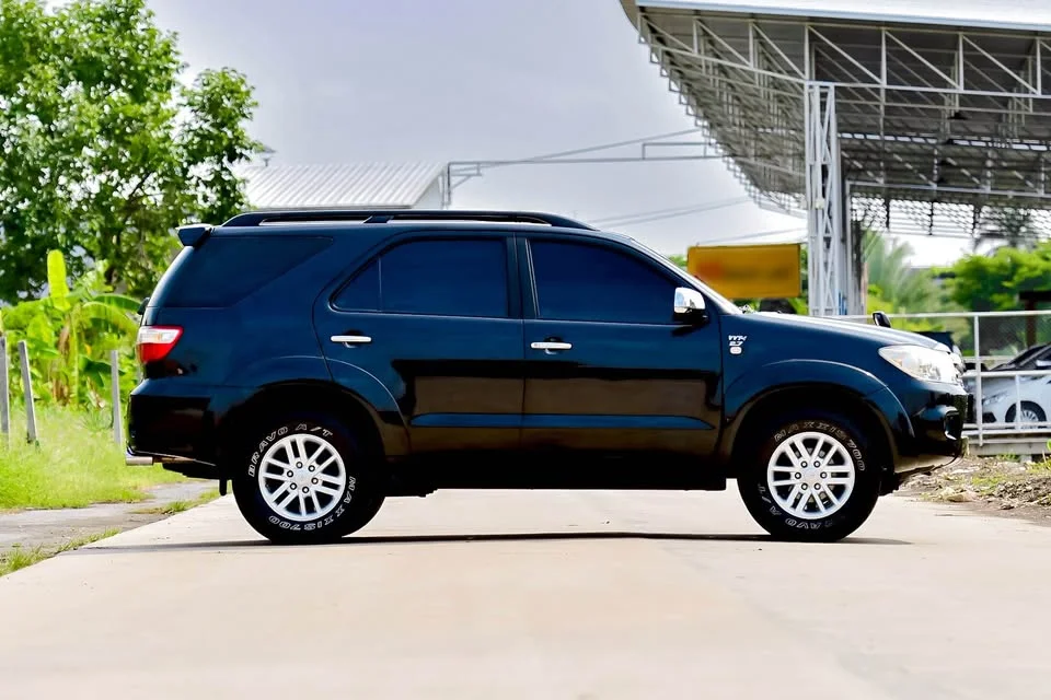 2010 Toyota Fortuner I 3