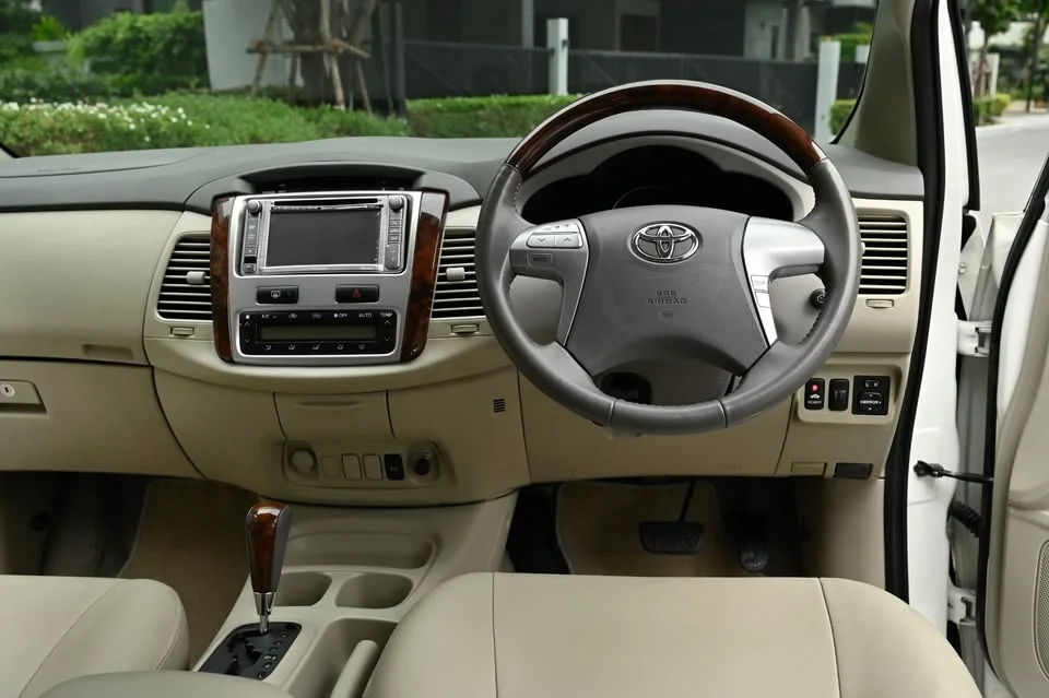 2012 Toyota Innova I 2