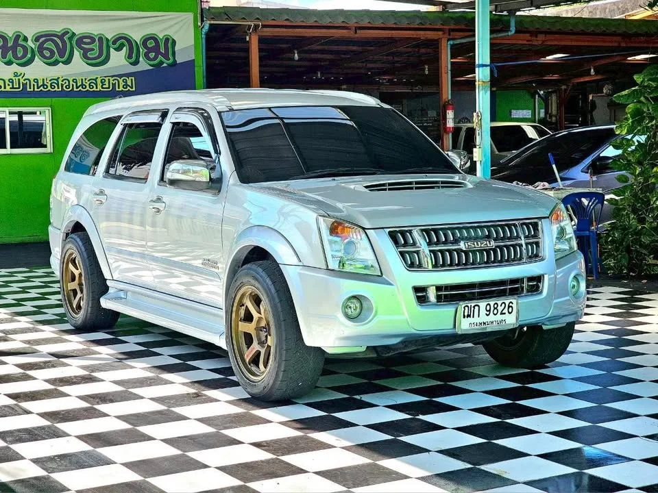 2008 Isuzu MU-7 2