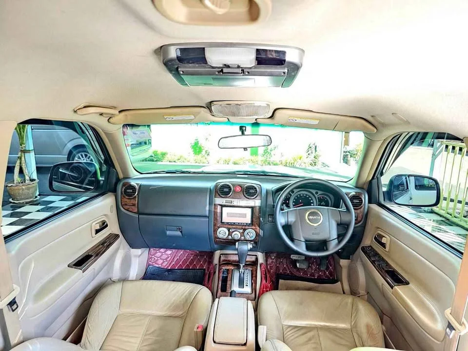 2008 Isuzu MU-7 2