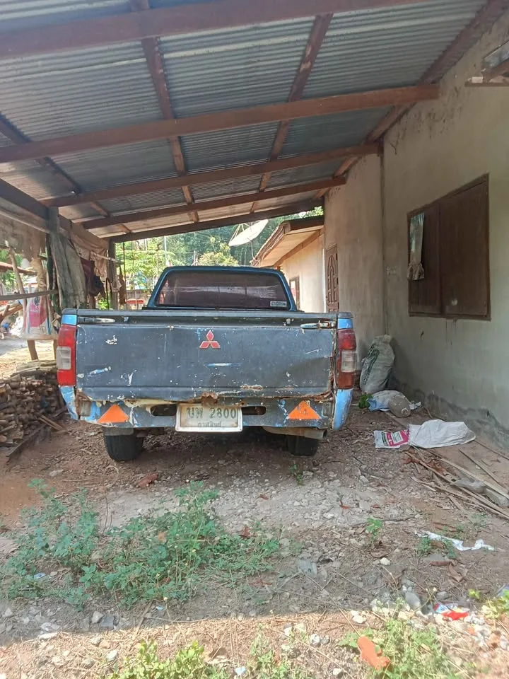 1997 Mitsubishi Triton II 3