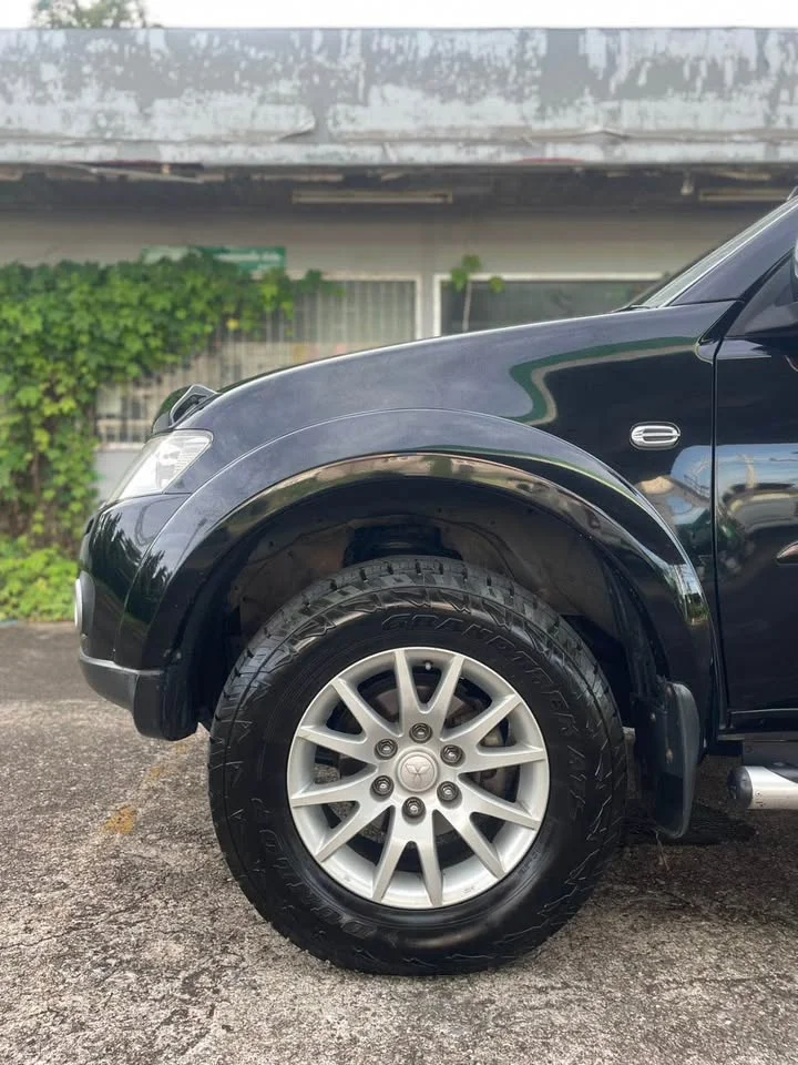 2013 Mitsubishi Pajero Sport II 3