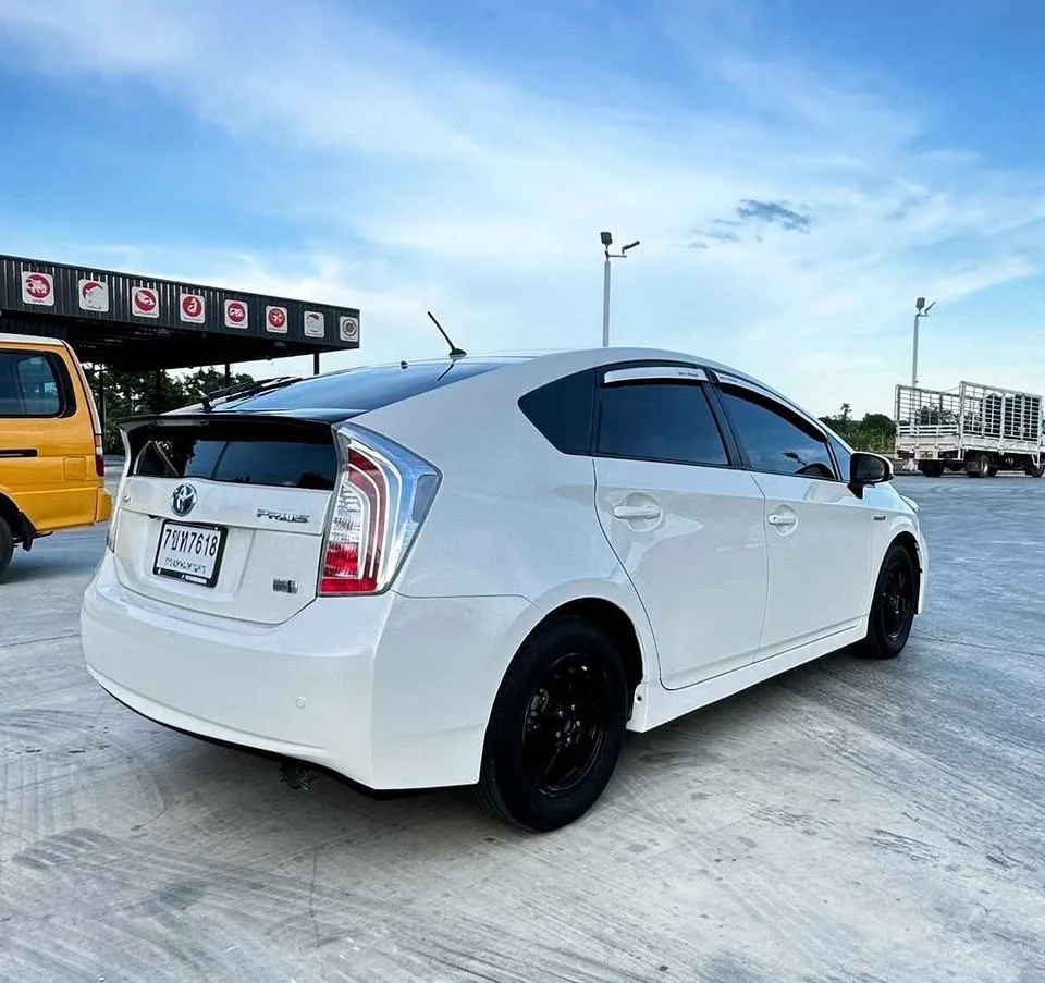 2012 Toyota Prius III 3